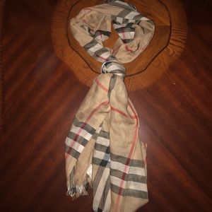 Women’s Lightweight Nova Plaid Burberry Scarf